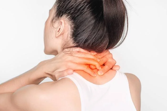 Đau Vai Đột Ngột Ở Người Trẻ: Nguyên Nhân Và Cách Điều Trị Hiệu Quả
