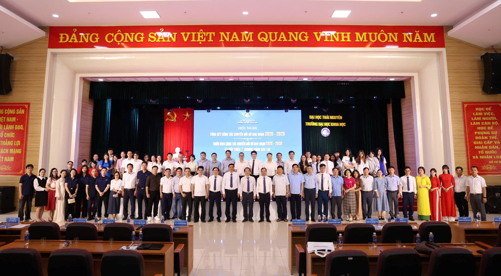 HƯỚNG ĐI MỚI TRONG ĐIỀU TRỊ CƠ XƯƠNG KHỚP BẰNG Y HỌC TÁI TẠO VÀ TRÍ TUỆ NHÂN TẠO TẠI HỘI NGHỊ KHOA HỌC THƯỜNG NIÊN TRA 2025